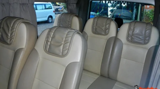 ハイエース車内